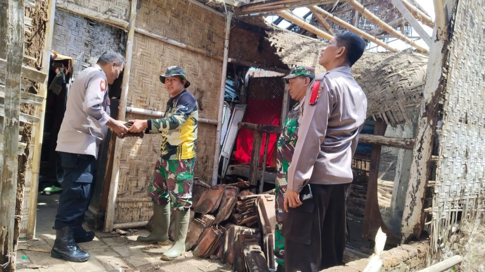 Polsek Tegalampel bersama TNI lakukan program Rutilahu