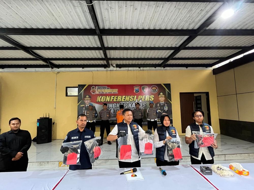 Tersangka diamankan Polisi beserta barang buktinya 