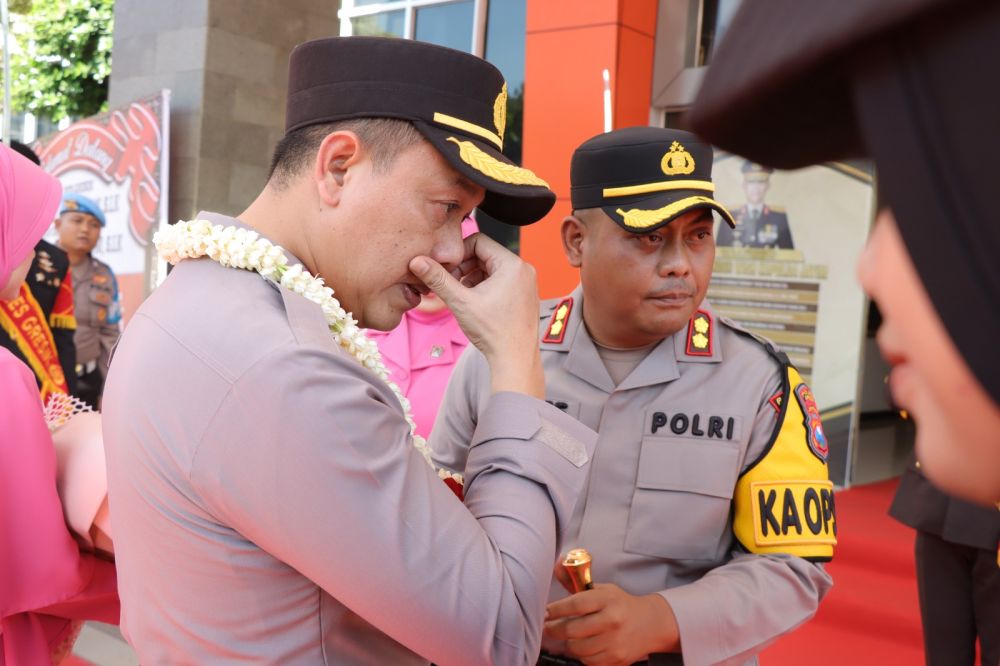 Kapolres Gresik AKBP Arief Kurniawan bersama AKBP Adhitya Panji Anom