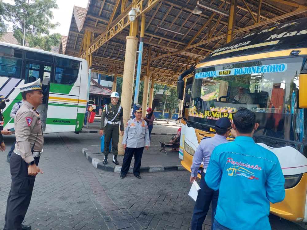 Satlantas Polres Gresik Gelar Operasi Patuh Semeru 2024, Beri Himbauan Keselamatan di Terminal Bunder