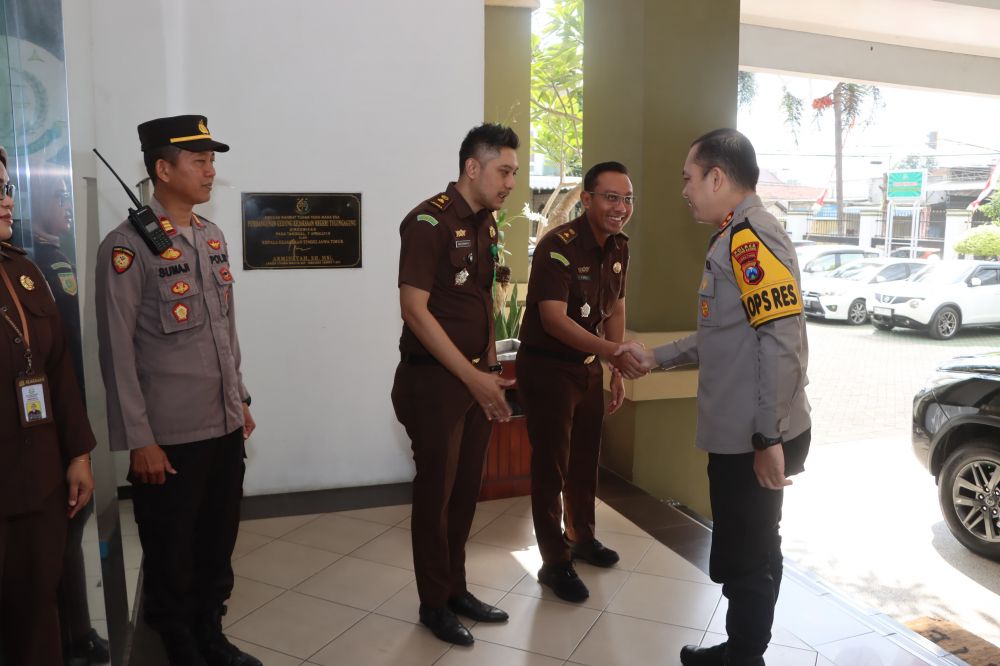 Kapolres Tulungagung AKBP Muhammad Taat Resdi kunjungan ke Kejari Tulungagung