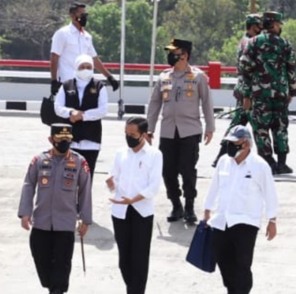 Presiden Jokowi didampingi Forkopimda Jatim saat peresmian bendungan Bendo Ponorogo