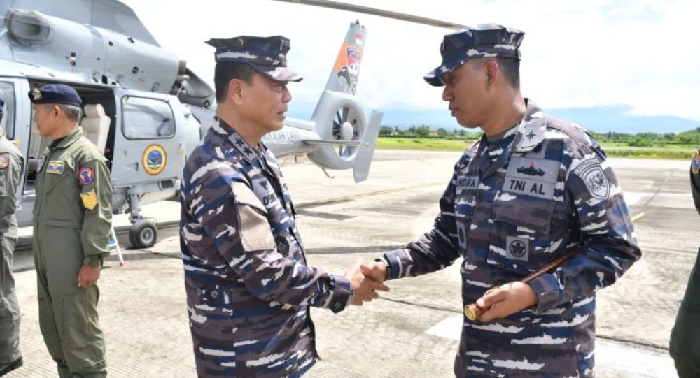 Danlanal Banyuwangi Letkol Laut (P) Indra Nusha Raspati terima kunjungan Asops KASAL Laksamana Muda TNI Denih Hendrata